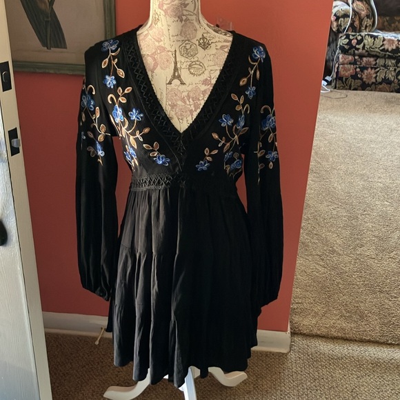 BLUE RAIN @ FRANCESCA’S. BLACK & BLUE & RUST SIZE MEDIUM DRESS. ADORABLE!  NWT - Picture 2 of 10